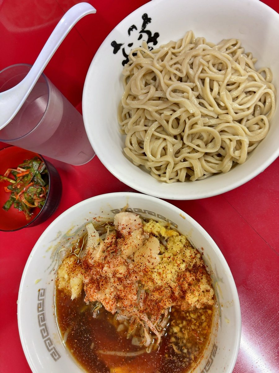 takuro40's tweet photo. ラーメン二郎 越谷店
つけ麺ブタ一枚ショウガキムチ
ニンニクアブラ一味

夜勤明け、外待ち26😀

ブタとアブラが美味い😃

美味しかったです。ごちそうさまでした😋 https://t.co/vWzzLg3YEZ