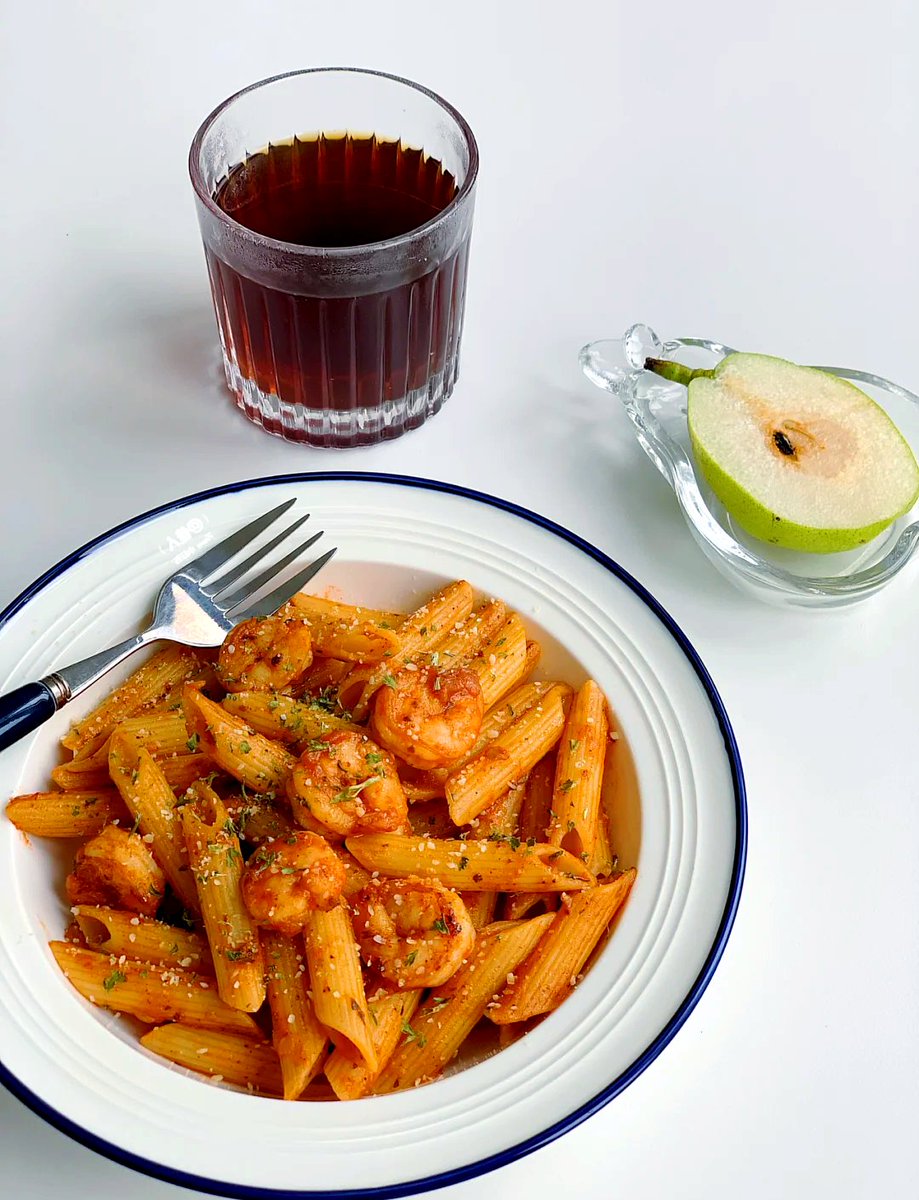 GreggInsogr7's tweet photo. [Just had the coziest quick dinner: homemade tomato pasta with a sprinkle of fresh basil  Nothing beats simple, tasty comfort food after a long day!] https://t.co/M9XKo2qQfF