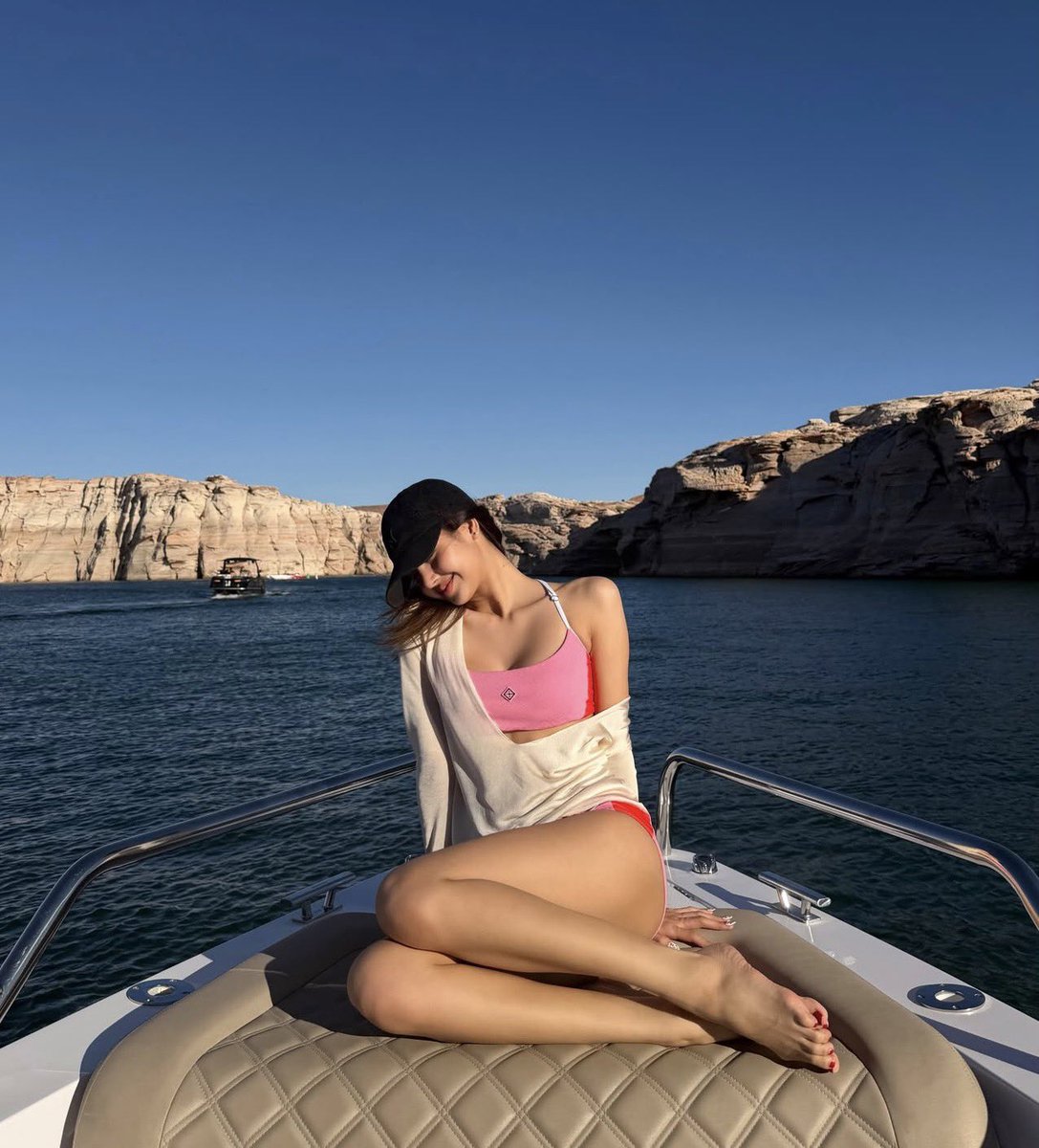 LaliceUpdates's tweet photo. #LISA IG update:

“Red rock theraphy”

🔗 https://t.co/lqj6Rue6Sj

@wearelloud https://t.co/wpuiGMNsBn