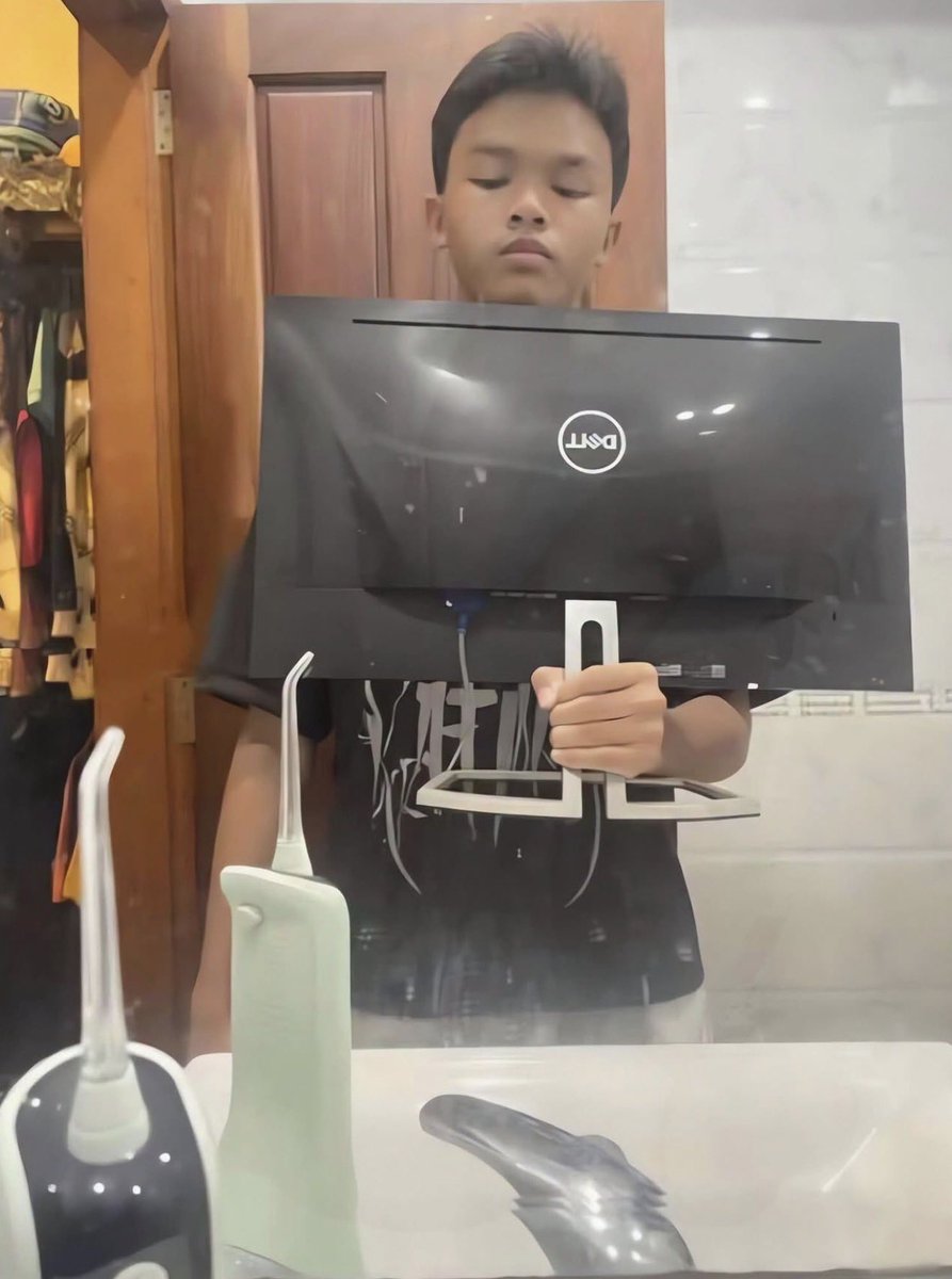 insaneposes's tweet photo. https://t.co/s0xwZv0FFJ