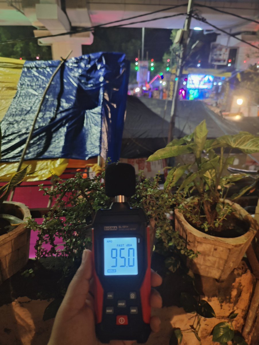 HemaniBhandari's tweet photo. What it means to live in a locality next to a kanwar camp: Sleepless nights, constant vibration in home walls, can't open windows,face traffic jam at all times, garbage pile up.

Readings &amp; videos below from a house right opposite camp.

Permissible-45
Reading-95

In @htTweets https://t.co/DyRQROWzvy