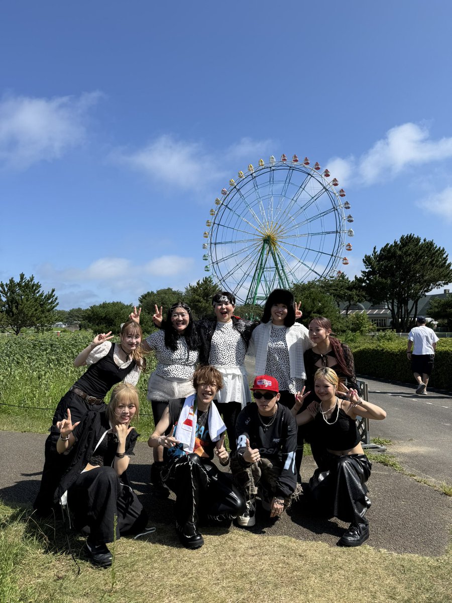 MyM___official's tweet photo. LuckyFes’26 改めてありがとう〜！🌈☀️✨ @luckyfm_fes 

MyM初の夏フェス、みんなの熱気で胸がいっぱい！最高な時間でした💖

そしてスペシャルゲストの Aile The Shota さんを迎えての『https://t.co/YVpsgQTYXH』コラボも最高だったね🔥🎶 @lethe_shota 

暑い中集まってくれたみんな、全力で声出してくれたみんな、本当にSpecial Thanks！🫶✨

[Setlist]
1.君は1000%
2.超NAMAIKI
3. https://t.co/YVpsgQTYXH (Special collabo: Aile The Shota)
4.ASOBOZE

#まいむぅ #MyM #LuckyFes #フェス #夏フェス