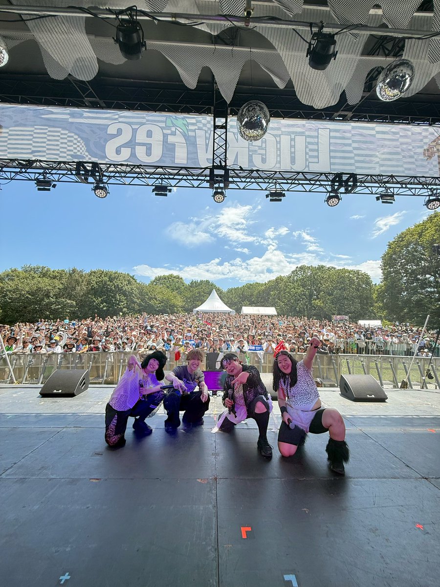 MyM___official's tweet photo. LuckyFes’26 改めてありがとう〜！🌈☀️✨ @luckyfm_fes 

MyM初の夏フェス、みんなの熱気で胸がいっぱい！最高な時間でした💖

そしてスペシャルゲストの Aile The Shota さんを迎えての『https://t.co/YVpsgQTYXH』コラボも最高だったね🔥🎶 @lethe_shota 

暑い中集まってくれたみんな、全力で声出してくれたみんな、本当にSpecial Thanks！🫶✨

[Setlist]
1.君は1000%
2.超NAMAIKI
3. https://t.co/YVpsgQTYXH (Special collabo: Aile The Shota)
4.ASOBOZE

#まいむぅ #MyM #LuckyFes #フェス #夏フェス