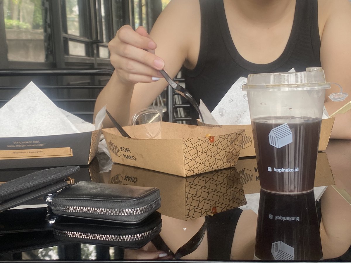 numdumdum's tweet photo. abis mukbang ini mau lanjut dubai cui puki katanya @donescolbar https://t.co/wf5SoPNJ3v