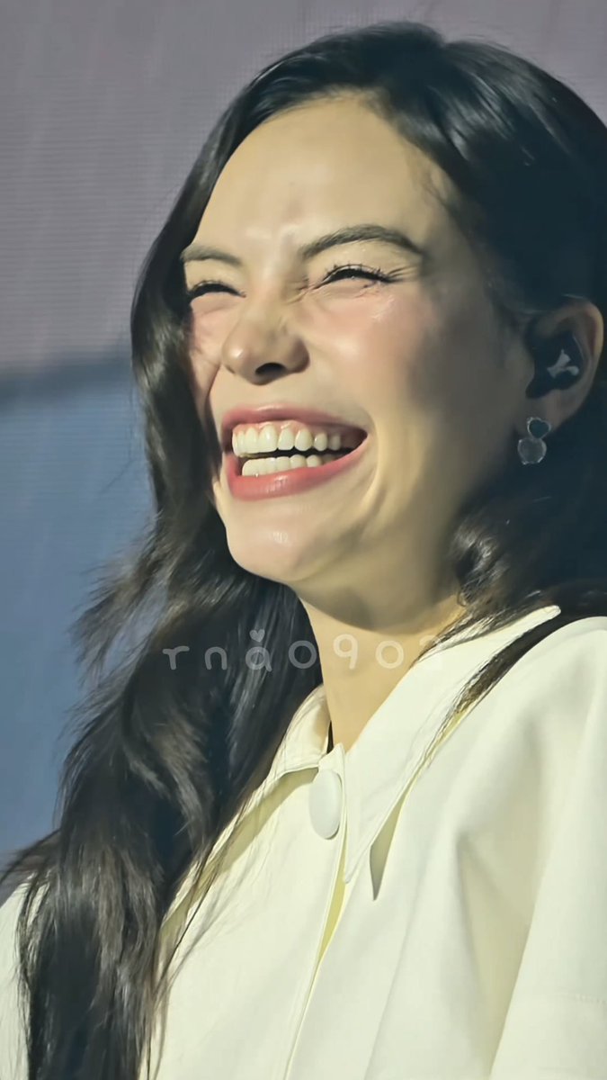 smallbutloud5's tweet photo. Her whole face lights up when she laughs 🥹 How is she this cute?

This smile just added 10 years to my life 🩵

#SonyaSaranphat #ซอนญ่าศรัณย์ภัทร์ #LMSY https://t.co/fvJz50AgXT