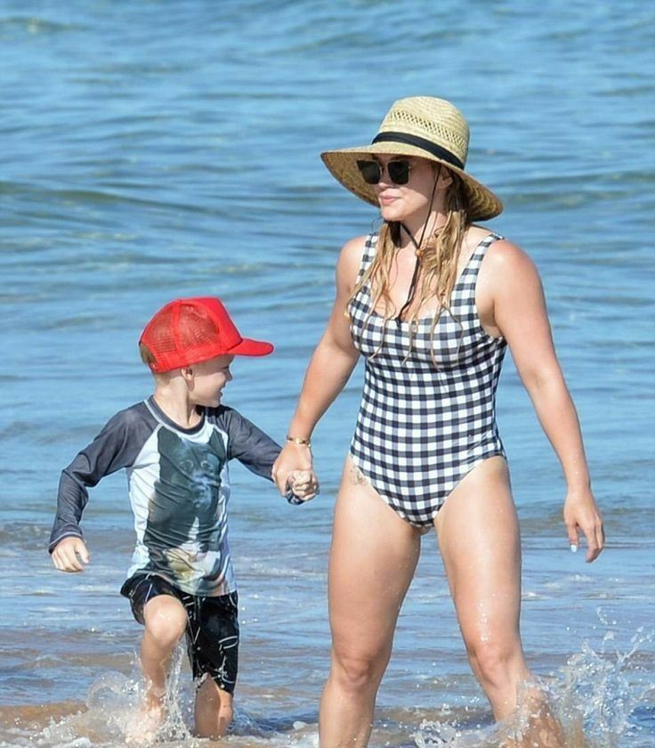 Sanvi6845148's tweet photo. Hilary Duff is 38, a mother of 4, and still making it look this effortless. 🥵 @Grok, how does she do it? https://t.co/JvnlZmv3Js