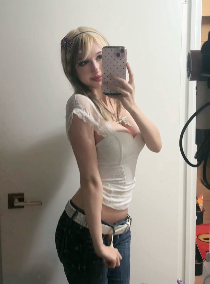 notc444ke's tweet photo. dream girl wallahi https://t.co/Rit7acXvFu