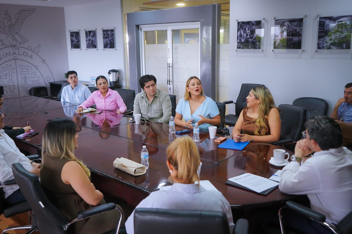 alternoticias1's tweet photo. Secretaría de Economía impulsar agenda de trabajo en favor de jovenes empresarios. https://t.co/ISA4PBjFNi
#ALTERNATIVASINALOA #UltimasNoticias #Aprendizaje #EdChat #Sinaloa #Culiacán @YeralBonillaV @sinaloagobmx https://t.co/ahuhw3LHzJ