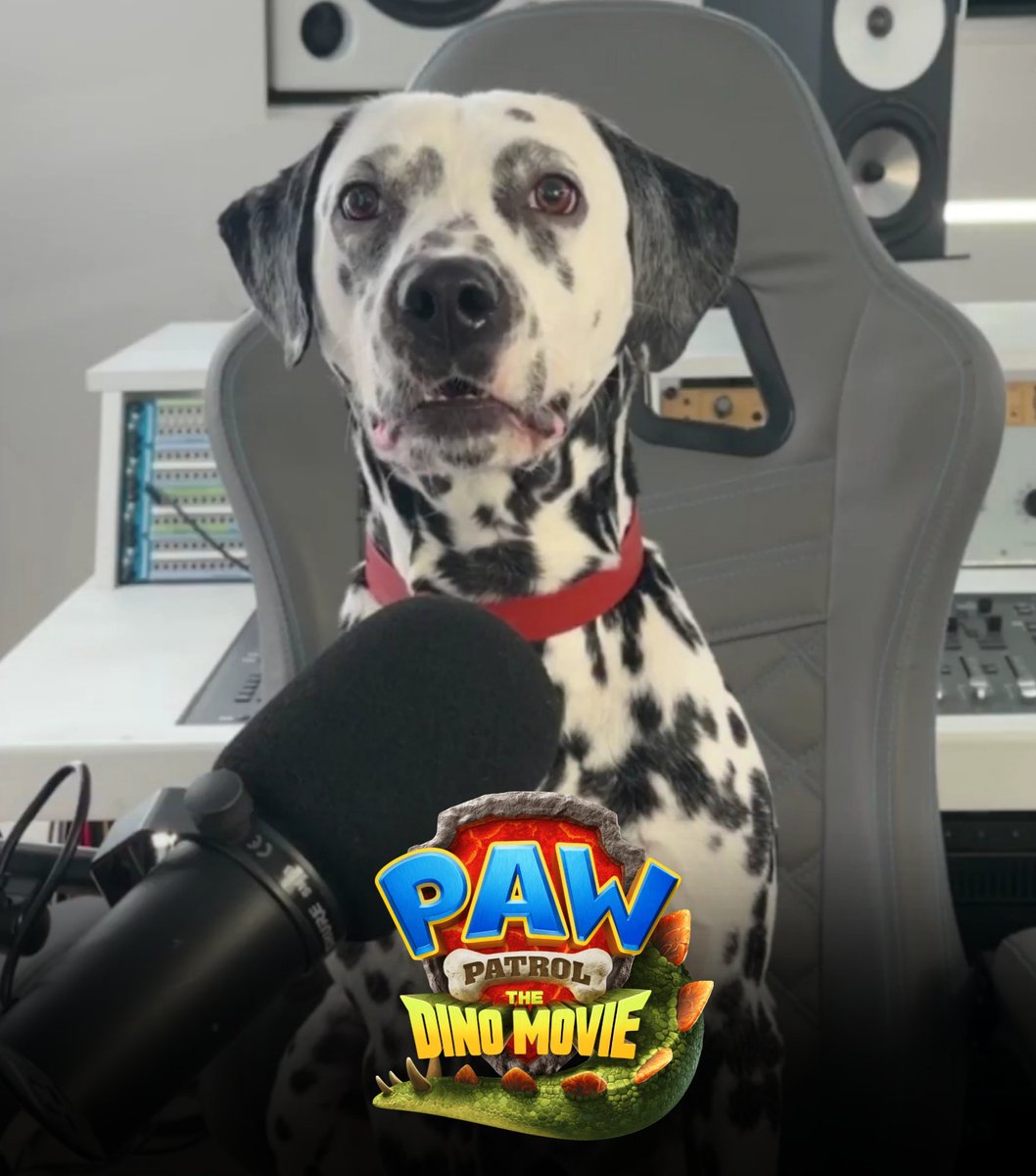 CartoonsOTMoon's tweet photo. Mientras Warner utilizó perros  hechos con IA para promocionar su nueva película, PAW PATROL lo hizo con un dálmata real.

Irónicamente, ambas películas son de dinosaurios. https://t.co/BRU1DYseoL
