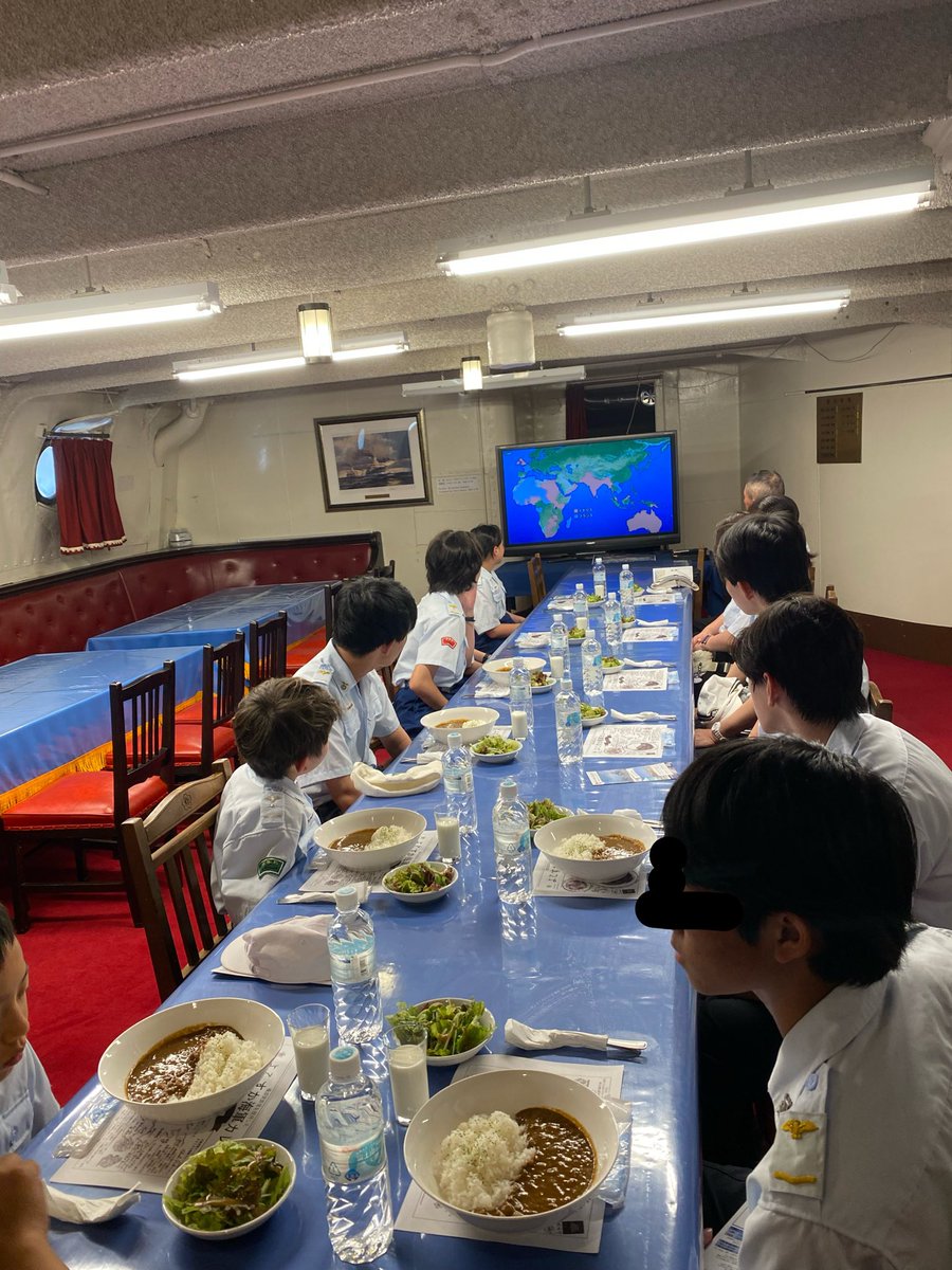 jsf_chiyoda's tweet photo. 三笠の士官室でよこすか海軍カレーを頂きました！三笠の歴史に触れながら食べるカレー🍛実は何度か試みたのですが、諸般の事情で2回ほど頂く事が出来ず3度目の正直‼️美味しく頂きました！  #千代田区海洋少年団  #夏期合宿  #三笠  #カレー  #よこすか海軍カレー  #美味しかった https://t.co/nts3drSS5x
