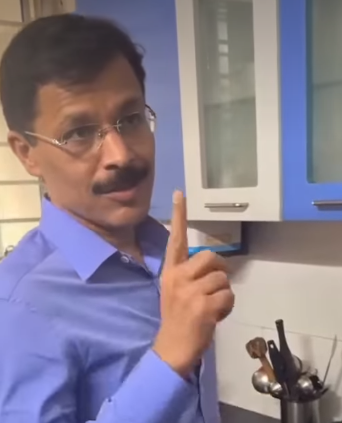 NalinisKitchen's tweet photo. Masterstroke by @Tukaram_IndIAS Sir.

You may get transferred, but don’t worry. You have the support of the people. The corrupt system can’t break you.

1) Reliance Retail outlet is under the scanner, and 54 boxes of kaju katli were seized.

2) Blinkit’s Malad store has had its license suspended after serious food safety violations were found:
- Serious cockroach infestation
- Stock kept on rusty racks
- Expired products
- Damaged products
- Improper food storage
- Dirty cold storage
- Missing health records for food handler employees.

Huge respect to you Sir, for going after big brands.

Make him the CEO of @fssaiindia.

Make entire India safe.