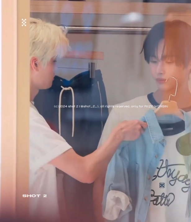 soheeppiness's tweet photo. ว่ะะ มีเลือกเสื้อผ้าให้กันด้วย

260811  🎸♡💂‍♂️ 
© bbiskitty , shot_2_ https://t.co/JQZw2MIDna