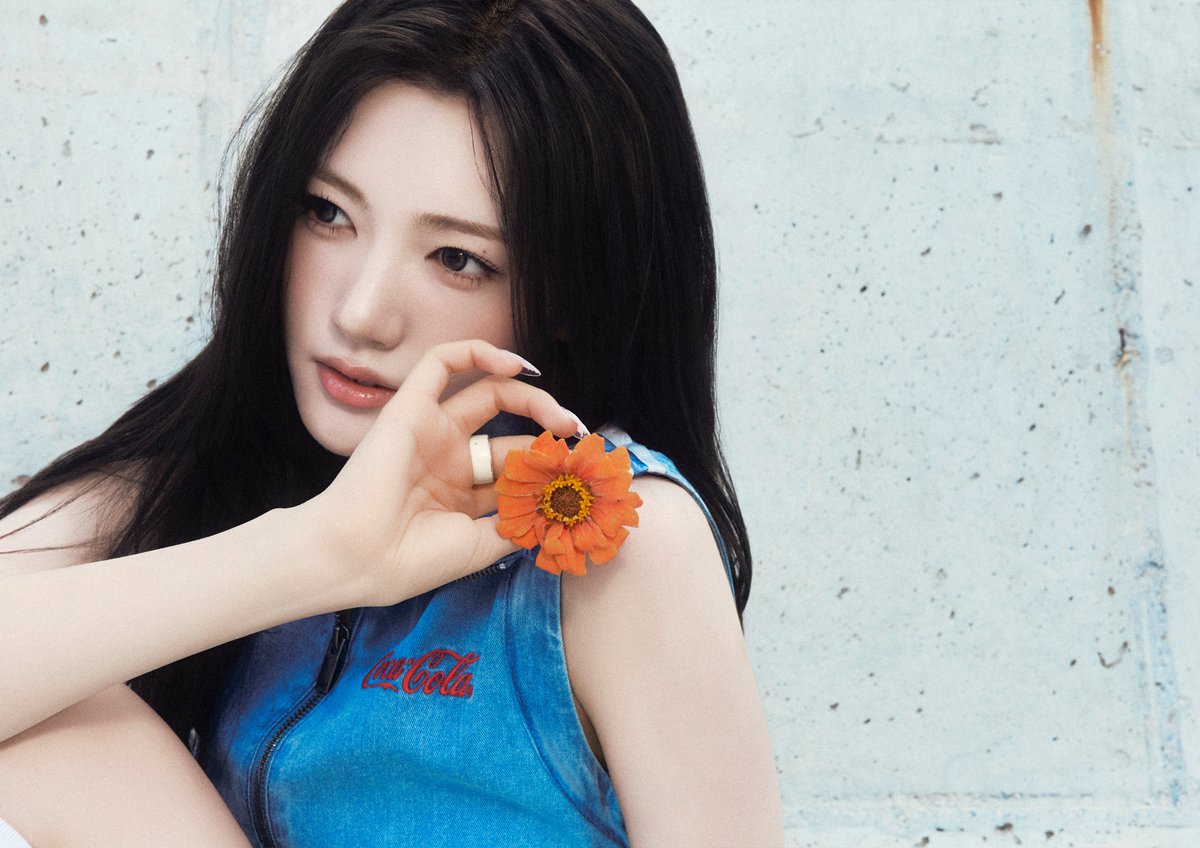 atheart_titan's tweet photo. AtHeart 【3!4!】 Concept Photo 2

💿 2026.08.19 WED 6PM (KST)

#AtHeart #앳하트 #AtHeart_3_4
#SEOHYEON #서현 https://t.co/q9Cw3PGsZG