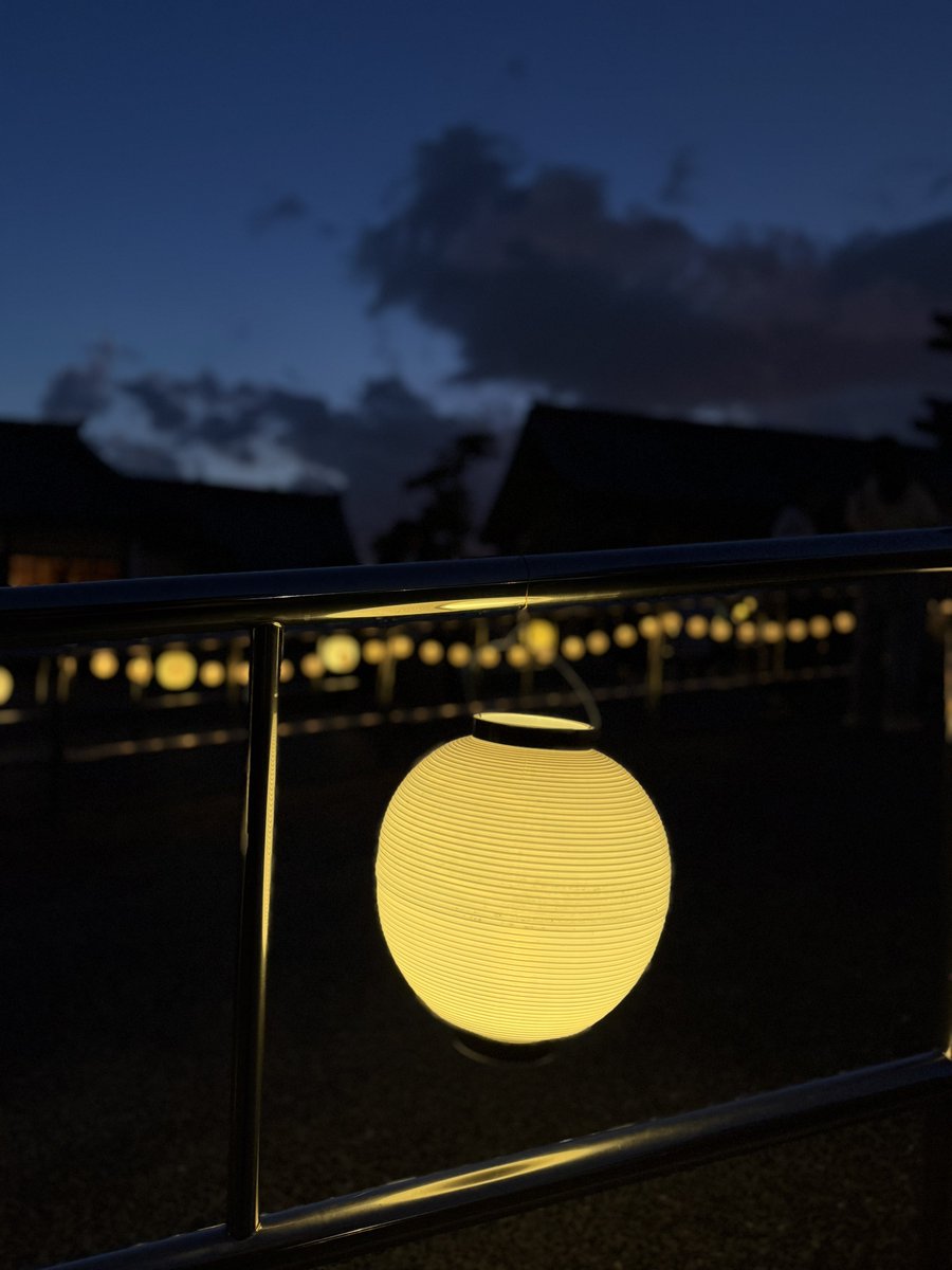 kimura_tsu283's tweet photo. 荒子観音寺でランタンフェスティバルのお手伝いをさせていただきました！

月森さんもご一緒に😊

猛暑の中「地域を盛り上げたい」との思いで準備してくださった皆様に感謝です😭

地域の方とも交流しながら、さまざまな課題や夢なども語り合うことができ、有意義な時間でした！

#中川区 #木村つばさ https://t.co/5CSXZc9rKU