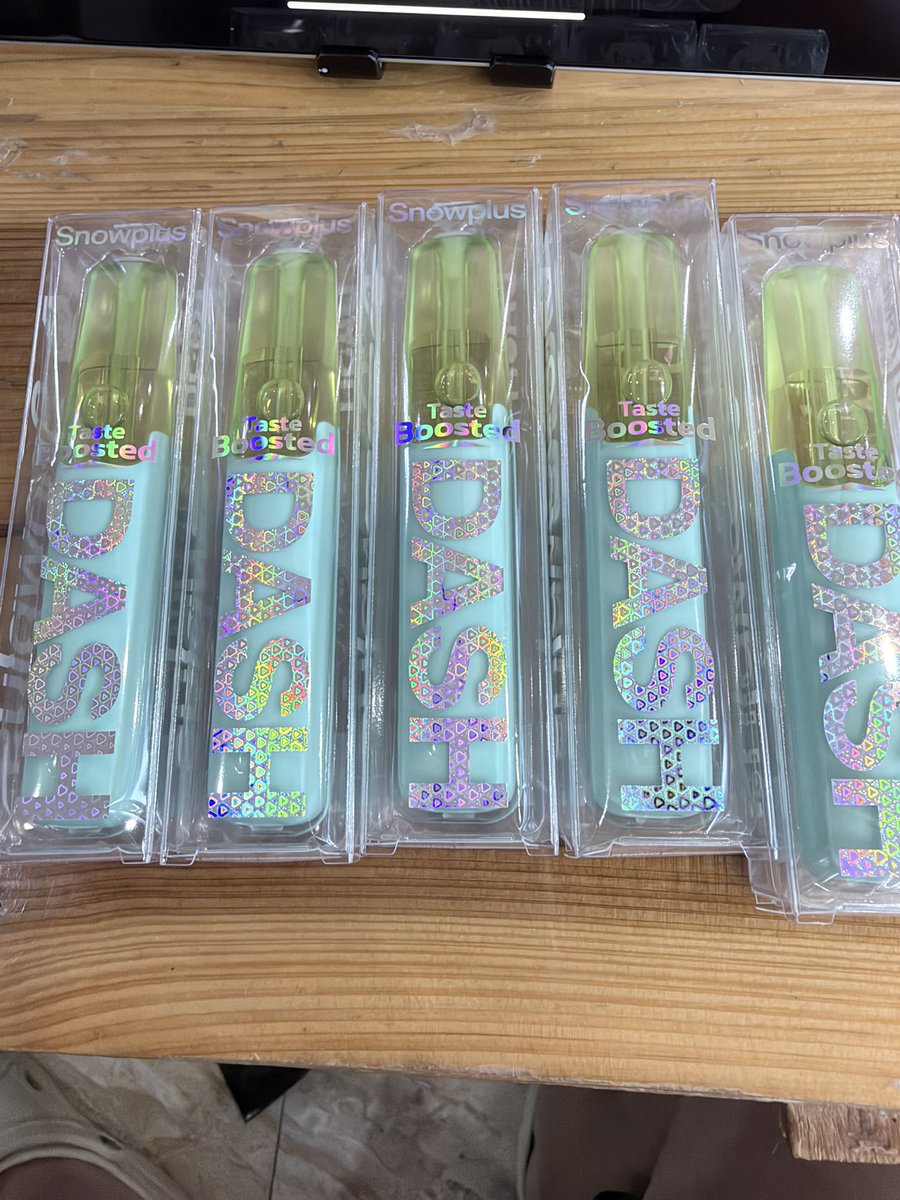 chisakinngu's tweet photo. 选择悦刻电子烟杆，极简设计，便捷舒适，随时随地享受清新的吸烟体验。
电子烟弹多种口味，悦刻让你感受不同风味的清新与顺滑，满足你的口感需求。
体验悦刻电子烟，科技与时尚完美结合，烟雾清新，带来健康舒适的每一口。
@tylersstudio https://t.co/NaWvqS54pn