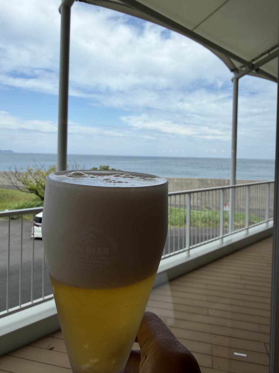 redy0521's tweet photo. 海にてビールを頂きます🍺 https://t.co/BZH1L4pZsK