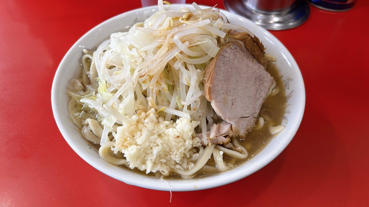 blast_scape's tweet photo. 生田二郎　冷やし小

噂の一品。冷たい……！
麺とブタが堅めで顎がキツかった(貧弱)

スープに5秒に1回くらい何かの風味がよぎってそれが美味かったんだけど、何だったのか分からないまま吸引完了。

ごっそさん🙏 https://t.co/NtYtRXWfWd