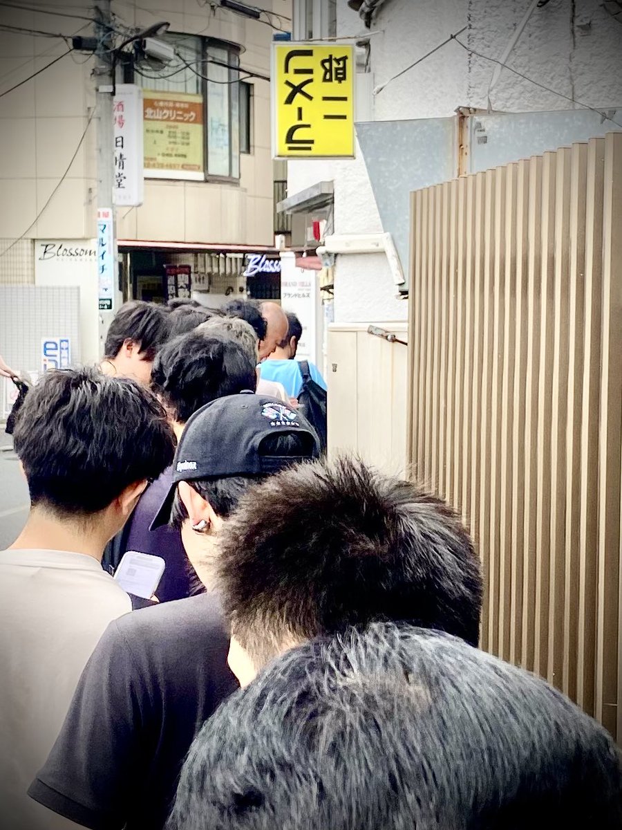 P11975Sa's tweet photo. 本日のランチは久しぶりにヒバジに足を運んでみました(^^)変わらずの味わいで、アブラのコーラ煮は野菜との相性が抜群で、めっちゃ美味しいかったです😋 https://t.co/L8cQf0kEBY