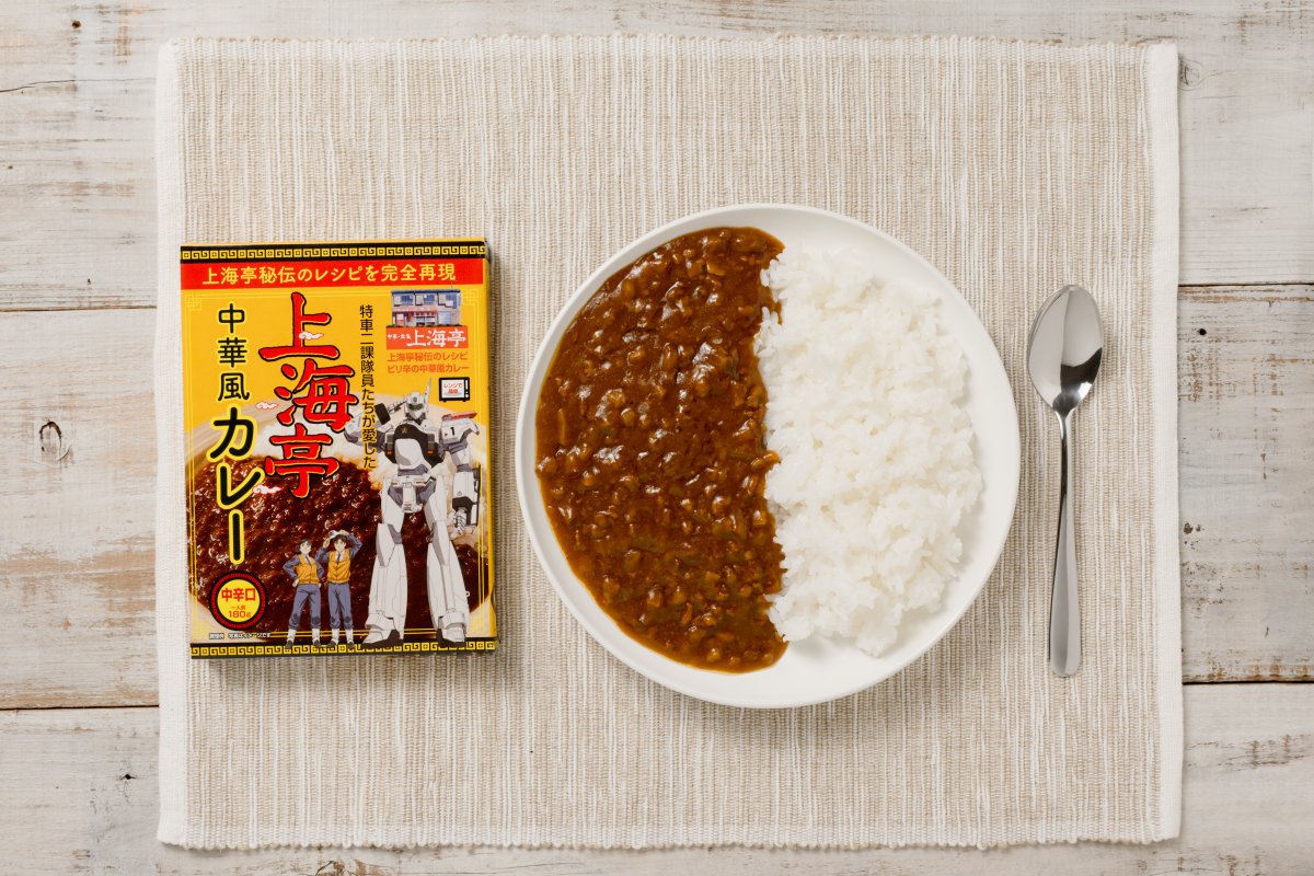 patlabor0810's tweet photo. 【新商品販売のお知らせ】
上海亭店主、サキミヤハヤオのレシピを再現した、『中華風カレー』、そして農産二課ブランドから農薬・化学肥料不使用の『農産二課米』（にじのきらめき 1kg）が発売となりました！

https://t.co/KsAuNlBhOs

1点ずつセットでお買い上げいただくと、トレーディングカードの特典をランダムで1枚もれなくプレゼントいたします！

この機会に是非お買い求めください！

#patlabor