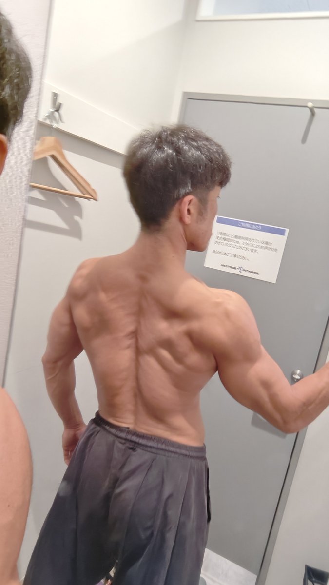 y1a9m8a3122567's tweet photo. D-11🔥
PullDay(背中広がり、腕)
今の所天気は普通ですね🤔
おつトレやまでした🤘🏿
#ボディメイク
#フィジーク
#クラシックフィジーク
#ボディビル
#ボディビルダー
#mensphysique
#classicphysique
#physique
#masters
#workout
#workoutlife https://t.co/bjnF7vzWGW