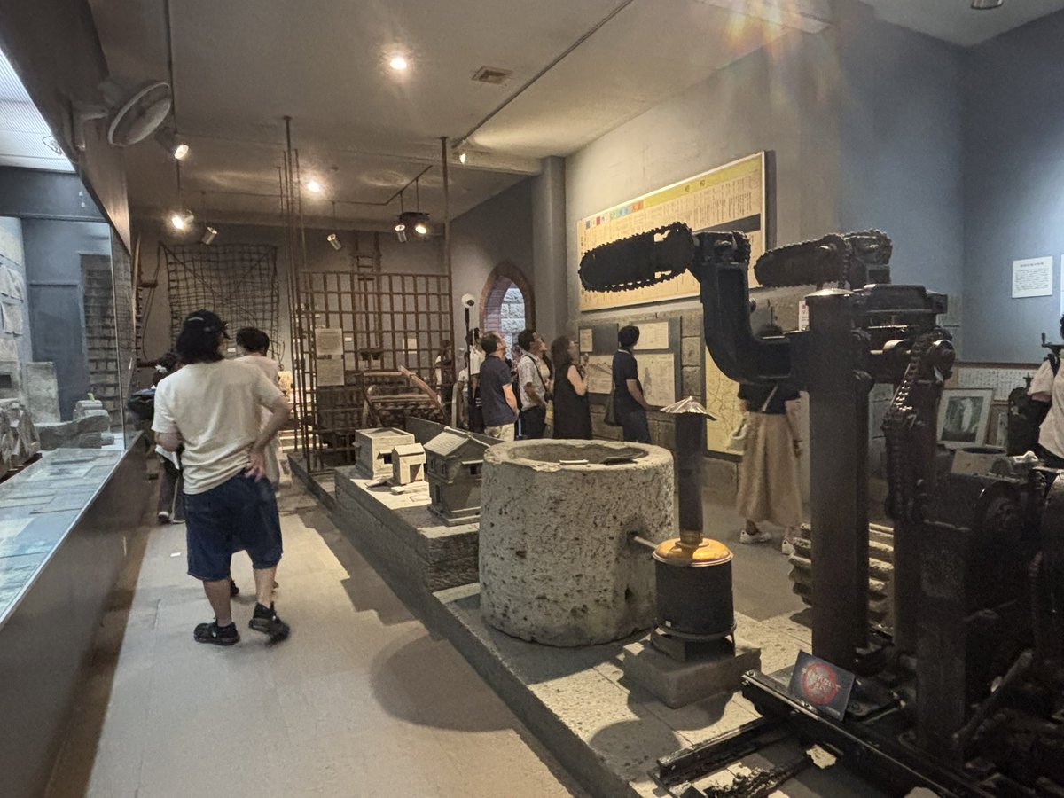 tamayan820's tweet photo. 地下空間は幻想的でアート要素もありました！
地上には当時の道具の展示などが学べる資料館もあります😳😳

#大谷資料館 https://t.co/EbAd3I71jq