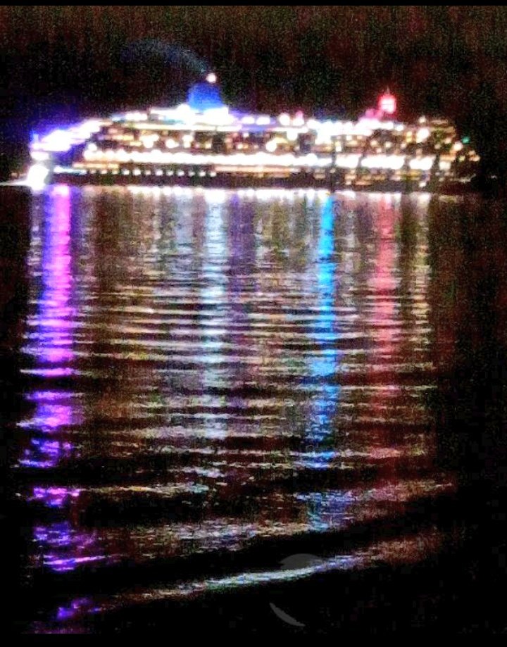 exxxsisst's tweet photo. Reflections frm Aurora
#cruiseship #photography #lowlight #PandOcruises https://t.co/IZ0eTdf0GY