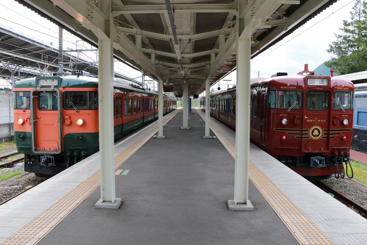 MobaryHills's tweet photo. 8月9日、しなの鉄道の115系に乗車してきました。

旧長野色で軽井沢から長野へ
ろくもんで長野から軽井沢へ
湘南色で軽井沢から上田へ（列車は長野行）

ろくもんの前後に数少ない115系の運用があり、このようにうまく115系に乗り継ぐことが出来ます。デジタルチケットの1日乗車券を利用しました。 https://t.co/JXYYF9bvjo