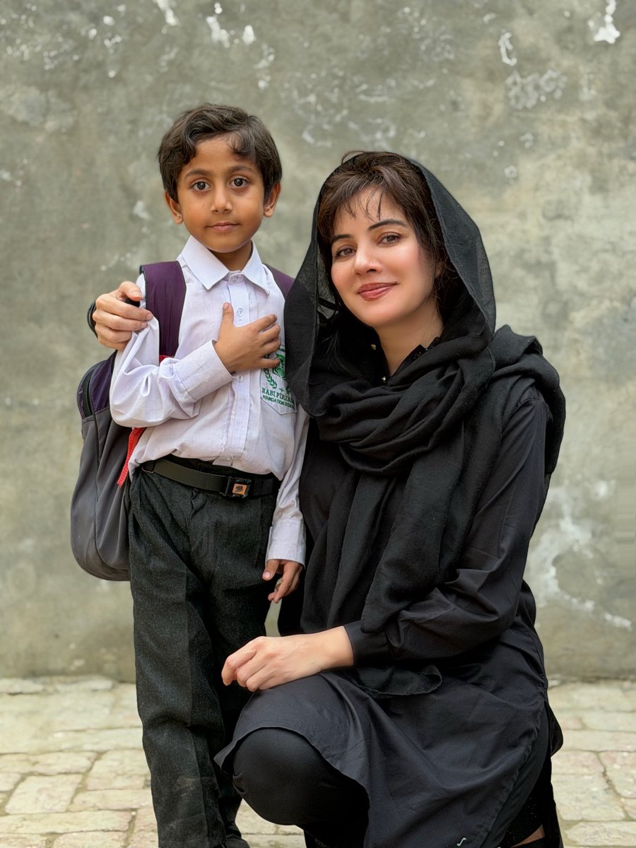 Rabipirzada's tweet photo. Nanhe khwab, bari umeedein aur aik roshan mustaqbil. 

#RabiPirzadaFoundation #NanheKhwab #RoshanMustaqbil #Education #Children #BrightFuture #Khidmat https://t.co/4zZhfsk7Hs