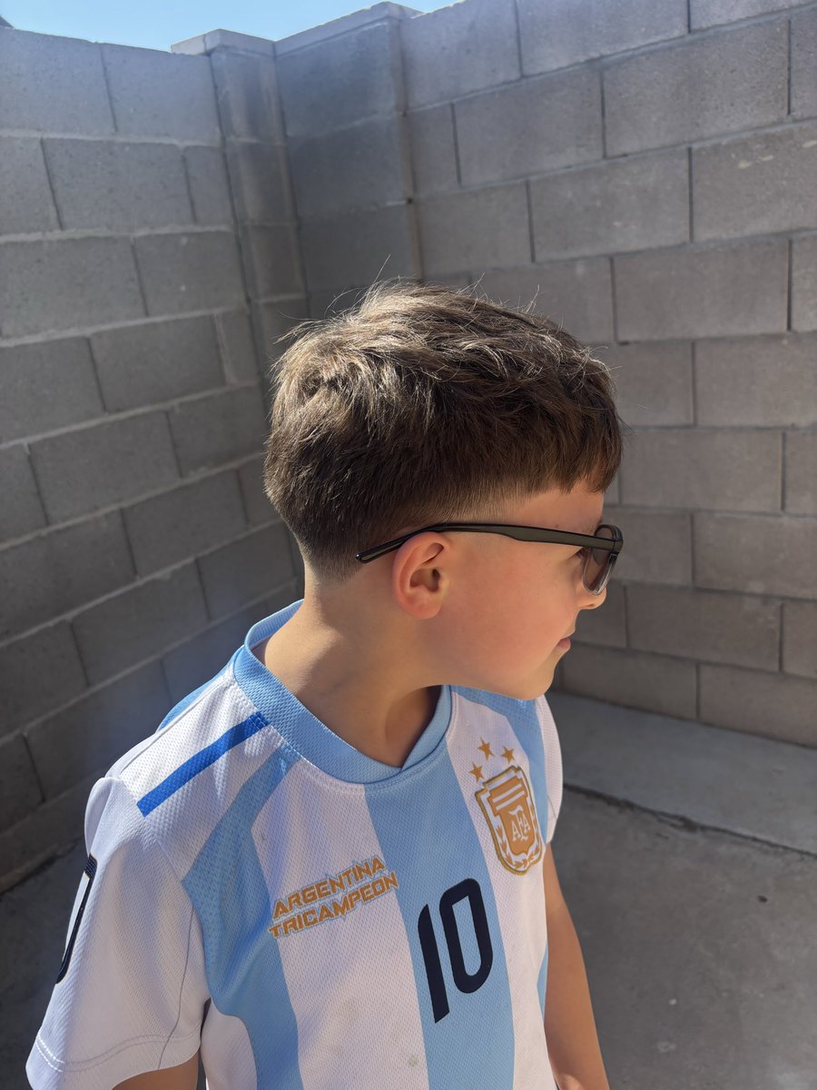 aidssss98's tweet photo. My son looked so fresh 🔥 
#thankstomom https://t.co/o29eRA2zi8