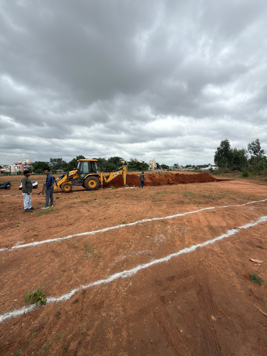 NPKLOpenForum's tweet photo. We welcome the clearing of the blockage for seamless entry and exit of Block 4 of NPKL. 

Special thanks to the BDA Engineering and Legal Teams who worked tirelessly over the past 3 months to recover 7 acres of land required. 

We look forward to more such issues being resolved soon. 

We appreciate the greatly improved pace of work by @BDAOfficialGoK led by Commissioner @Captain_Mani72 @mlanaharis @CMofKarnataka