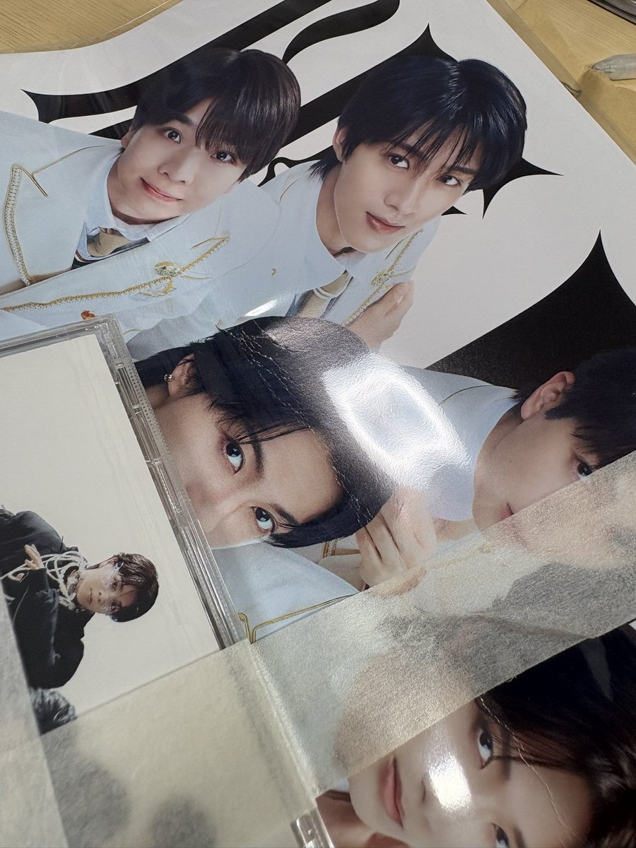 juu317rU10's tweet photo. ごめん　Amazonさん　こんなひどいことある？？笑笑　ダンボール補強とかできんかったですかね😭😭　
#EBiDAN  #Yes東京 https://t.co/lblYYkb3oq