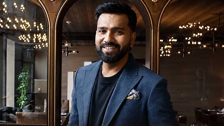 ImTanujSingh's tweet photo. SONY PICTURES NETWORK INDIA CEO GAURAV BANERJEE ON ROHIT SHARMA &amp; HIS NEW SHOW:

- "We have announced a show with active India cricket star Rohit Sharma. And Rohit will start anchoring and presenting his own show on SET &amp; Sony LIV in September. (Variety). https://t.co/GLew0WKFLT
