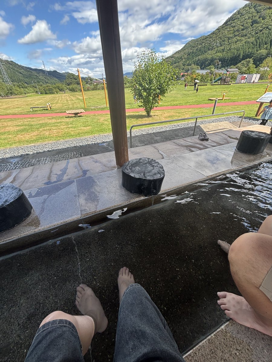 Lif_journy's tweet photo. 道の駅 あがつま峡で足湯♨️
台風来なくね。バイクだったかな https://t.co/HvDw0lvcay