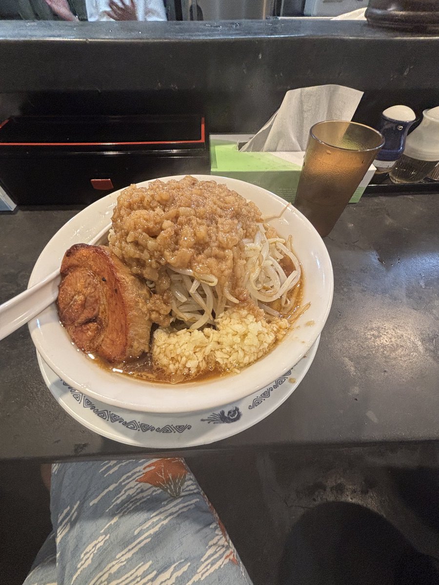 tokyospitz's tweet photo. 風神の豚　上野
ラーメン　900円

オペラが流れる異様な二郎系ラーメン
厳かな空気感で食事に集中🧘‍♀️

チャーシューがとても良い🙆
開店時間が15:00までは残念だが、またリピートしたい https://t.co/2XSkI5XWvh