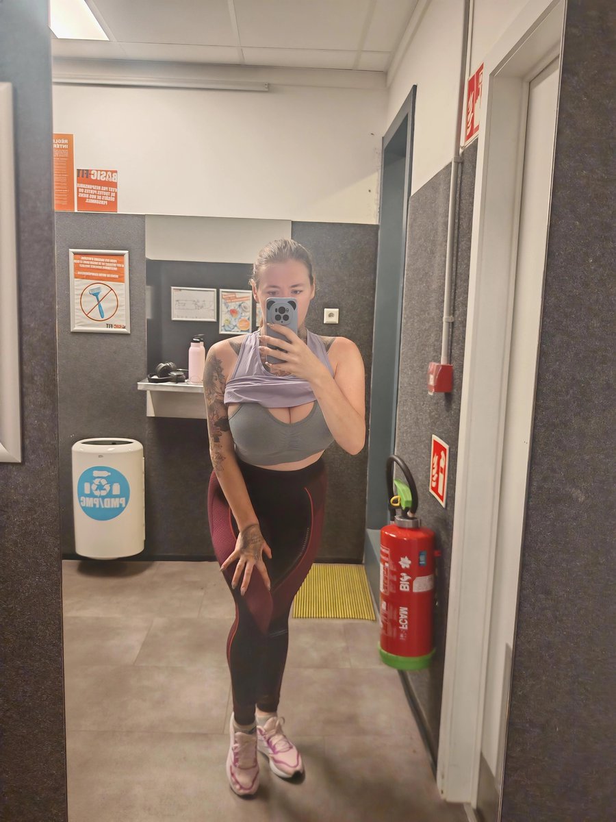 juliared39982's tweet photo. ⏰ Réveillée à 5h30 ce matin… 🌅💋
Un petit réveil tout en douceur 😈🫦
Puis direction la salle de sport 🏋️♀️🔥
Et maintenant place à ma séance 💦🍑
https://t.co/pvyAuAWUpg
#MYM #MYMFrance #MYMContent #MYMGirl #MYMModel #Erotic #EroticGirl #SexyGirl #HotGirl #Sensual #SensualGirl #Nude #NSFW #18Plus 🔥💋