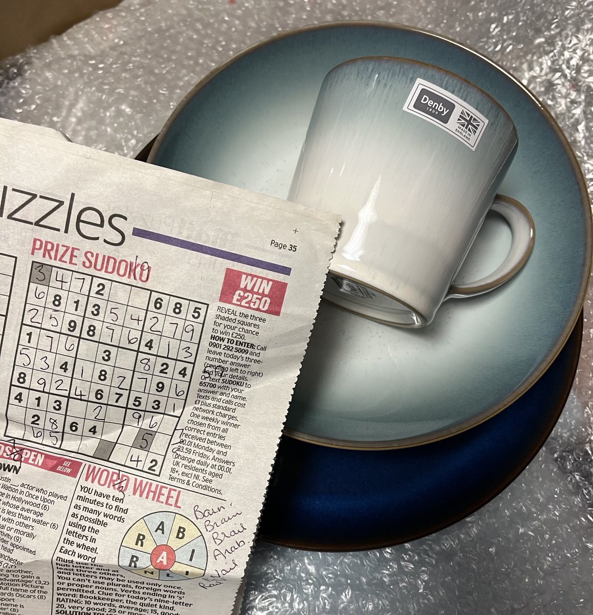 _hoyoko's tweet photo. デンビーの食器届いたんだけど現地記入済みナンプレ新聞が緩衝材に使われてて神だった https://t.co/PSo32hRUYt