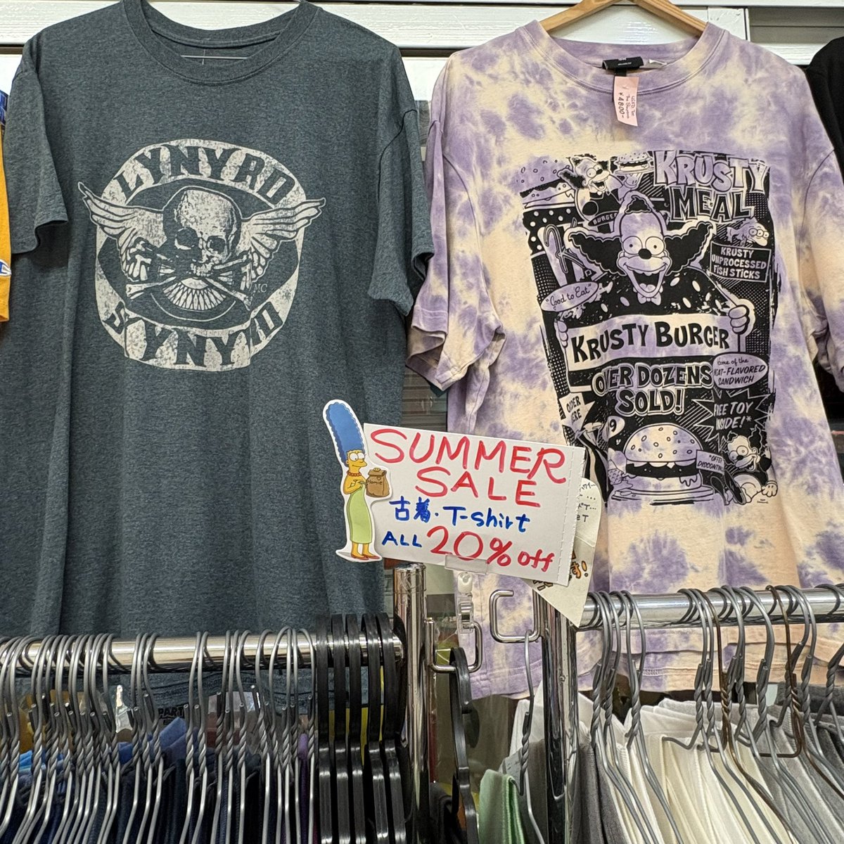 usd_yokohama's tweet photo. 【SUMMER SALE】
入り口にあるユーズドTシャツが
20% OFF!!!
#SummerSale
#UsedTee
#古着
#Tシャツ https://t.co/geiTt9p6CO