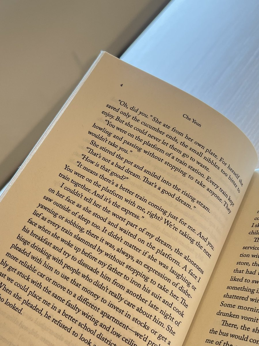 iceereads's tweet photo. a little reading date with myself ft. the cutest cafe detail that i love so much 💌 https://t.co/FLSCRS4EJk
