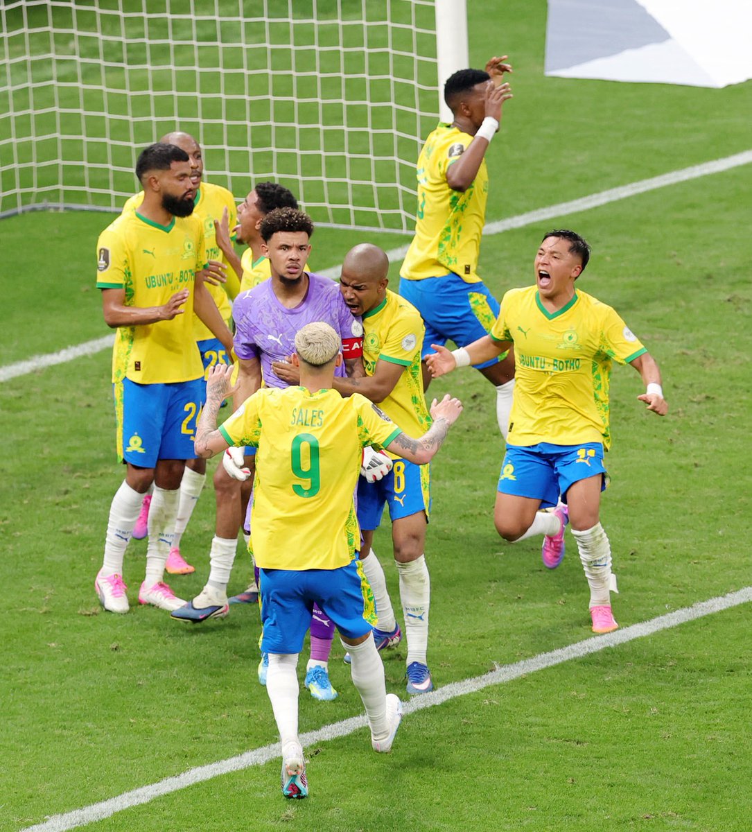 KrilaKula's tweet photo. Sundowns Dumela

Lets show them who we are @Masandawana https://t.co/OMwfXuP98S