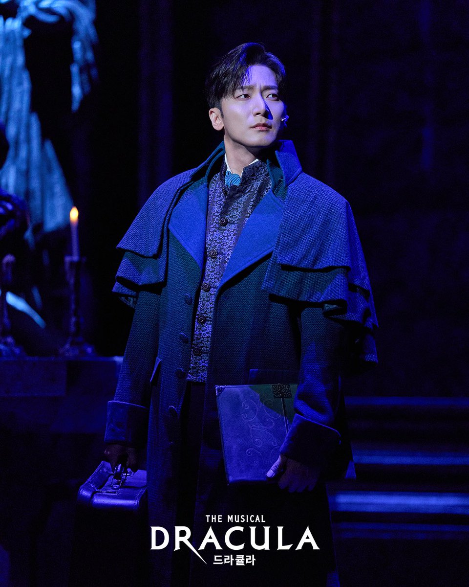 od_musical's tweet photo. #뮤지컬 #드라큘라

드라마틱한 선율로 완성되는
거부할 수 없는 매혹의 대서사시

시간과 운명을 거슬러 다시 마주한 순간
강렬한 사랑이 다시 시작된다!

심장을 멈추고 선택한 운명적인 사랑
𝐃𝐑𝐀𝐂𝐔𝐋𝐀 : 𝐓𝐡𝐞 𝐌𝐮𝐬𝐢𝐜𝐚𝐥

#NowPlaying
#LG아트센터서울LGSIGNATURE홀 https://t.co/fTOCJGs8co