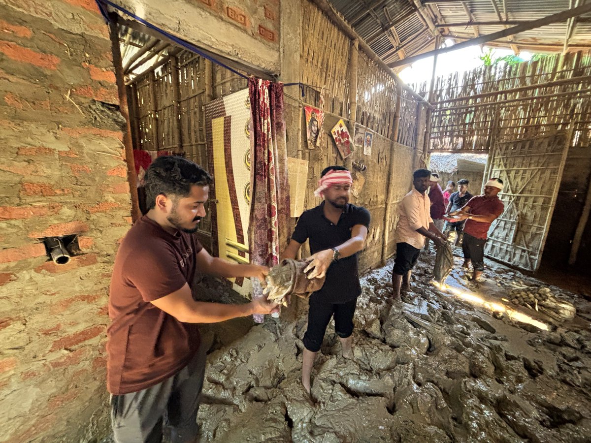 Tejasvi_Surya's tweet photo. The @BJYMAssamPrdsh, led by State President Shri @RakeshDasIN, has been actively involved in flood relief work across Assam.

From relief and assistance to cleaning, rebuilding and restoring homes, BJYM workers continue to stand with flood affected families.

My prayers are with the families of those who lost their lives. May they find strength in this difficult time.

BJYM remains committed to the motto of Seva and Shram - service through selfless action and hard work.

Glimpses.