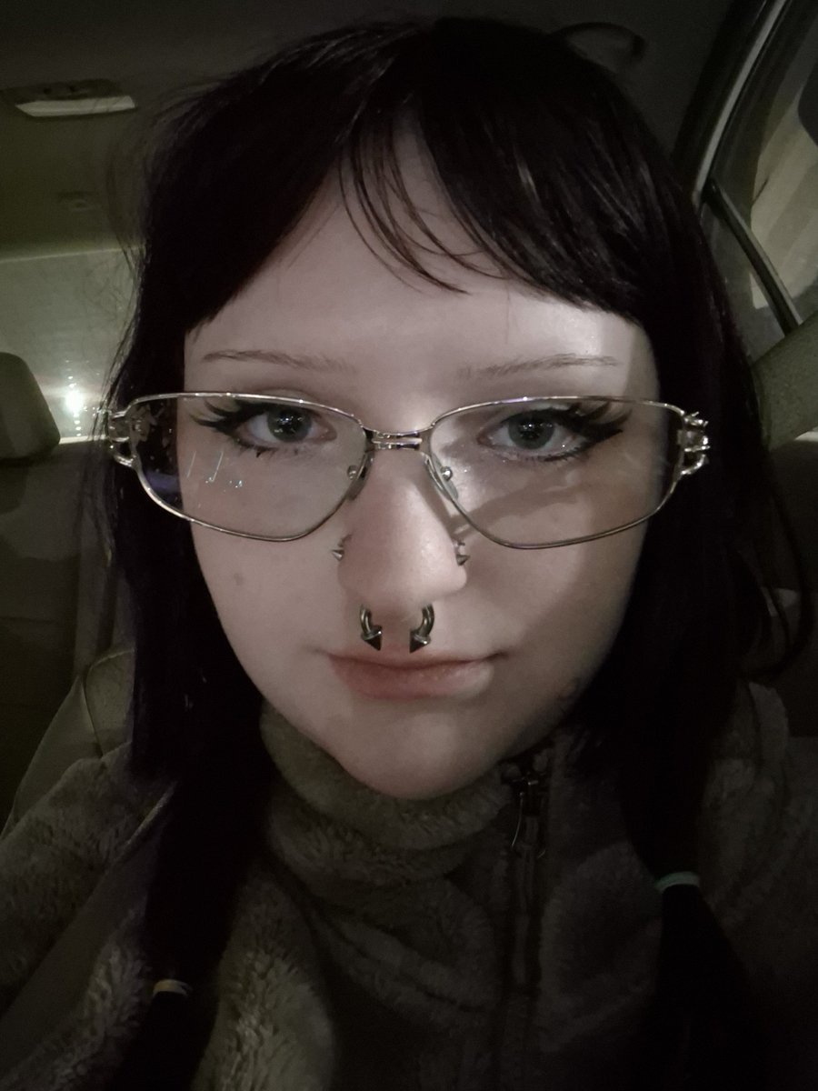 winterangeIic's tweet photo. i so pale https://t.co/lIftCqO0TJ
