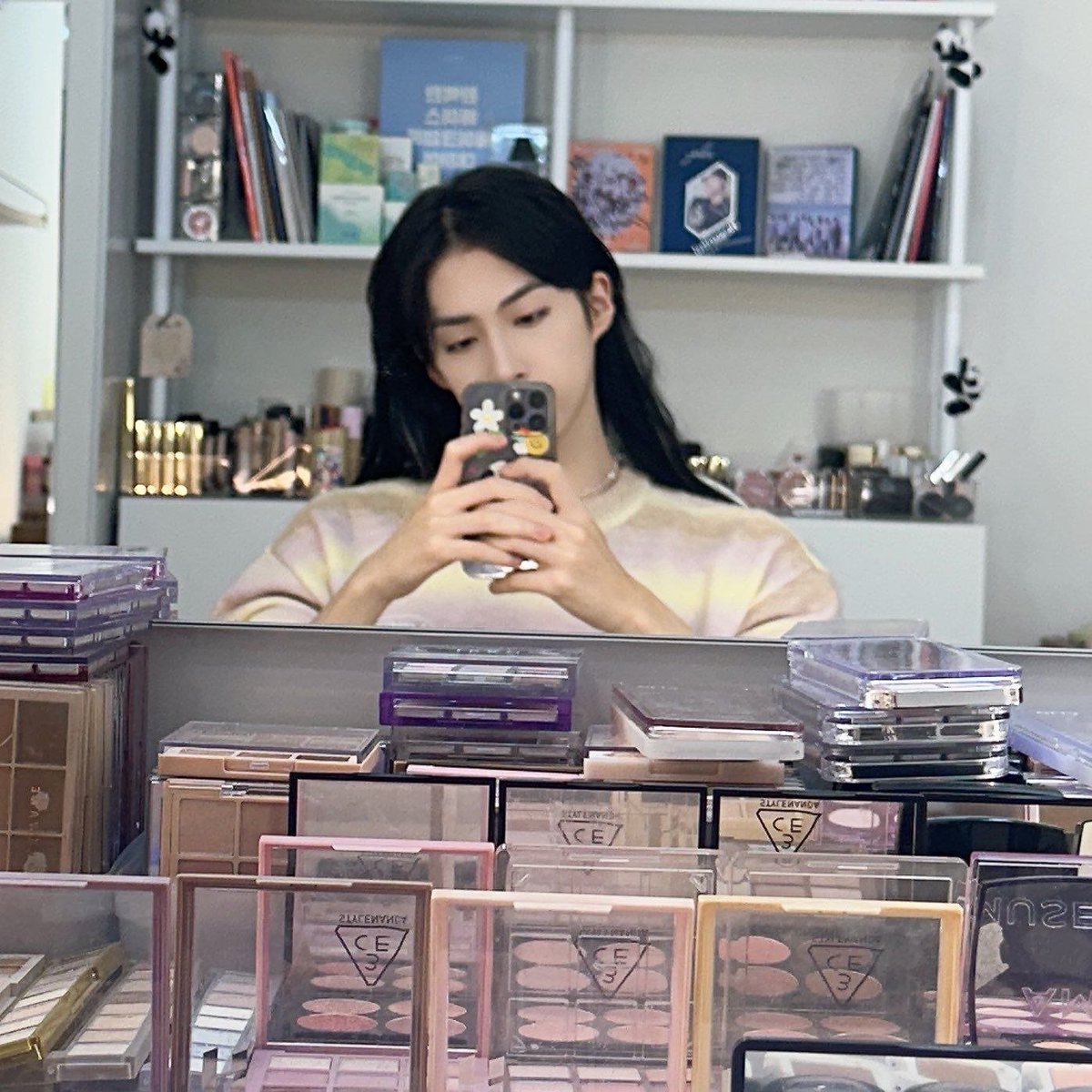 myeongbaragis's tweet photo. weus maknae noonas https://t.co/SfUTyZitds