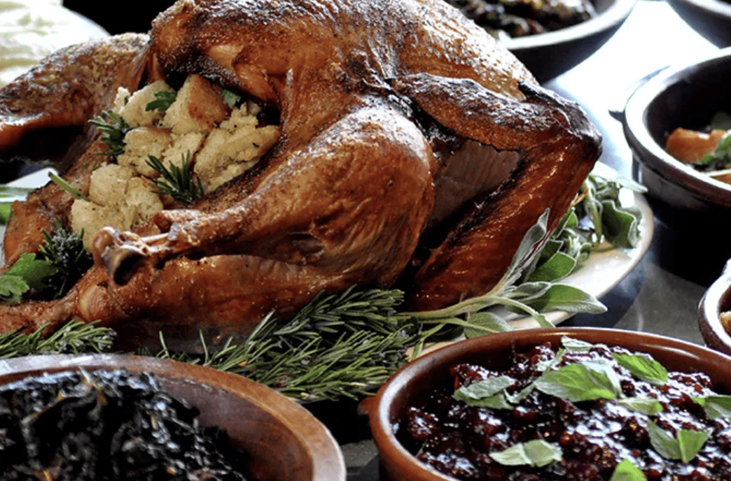 VanettaVibpl's tweet photo. Our Thanksgiving roasted turkey feast is here—juicy meat, golden sides, and warm pumpkin pie for the perfect cozy holiday dinner! https://t.co/NWgppsTMiS