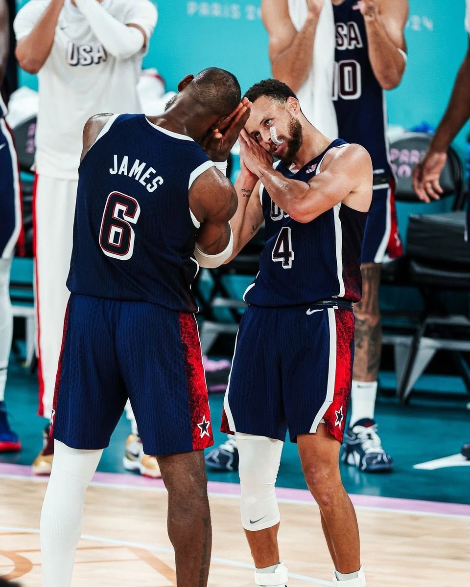 NBAMemes's tweet photo. It's been 2 years since LeBron and Steph gave us one of the coldest photos ever 🥶 https://t.co/E5fnmhMnGI