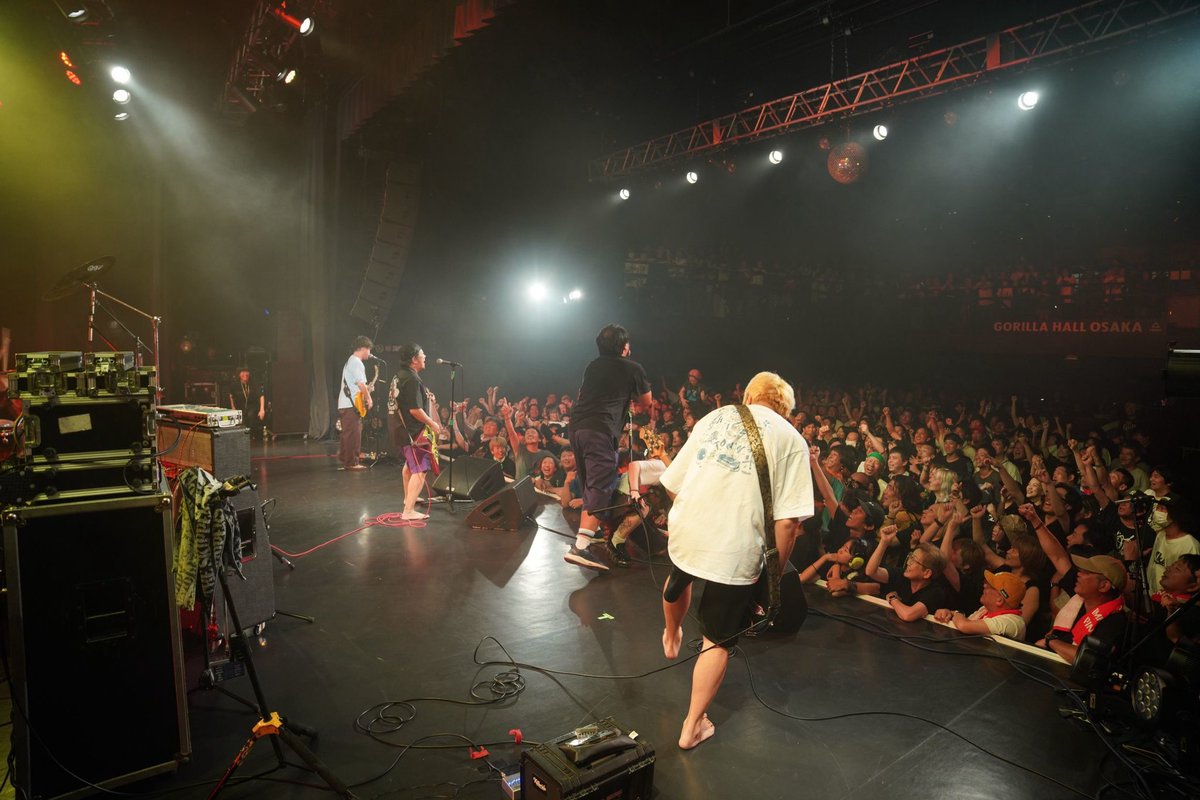 skippers_the's tweet photo. ◉APOLLOで飛んできたHump Backももちゃん
◉DEAR BOYで歌いに来たHOTSQUALLアカマちゃん
◉LOOKINBACKで堪らず歌いにきたSTANCE PUNKSコウちゃん
◉共にPUNK THIS TOWNを産み出したSKA FREAKSタカオが歌いに来た！めずらし！

PUNK THIS TOWN余韻

photo by ＠dynamic_eizo https://t.co/O7QbE9mZOb