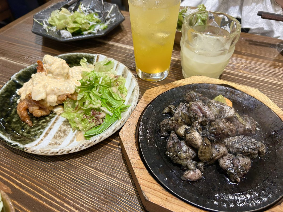 go5_tea's tweet photo. 昨日はニ氏とちいかわ見てカラオケ行って酒飲んできたよーッ‼️‼️‼️
写真あんま撮ってなかった
これは塚田農場の激ウマ炭火焼き https://t.co/kf4EJagFLj