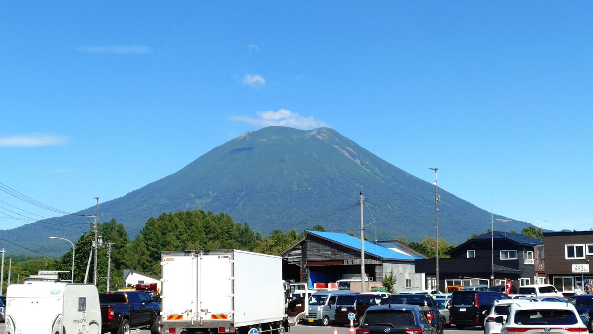 _holo_'s tweet photo. 反時計回りに羊蹄山一周して、ニセコの道の駅でソフトクリーム休憩w #北海道ツーリング https://t.co/RIERaEV2on