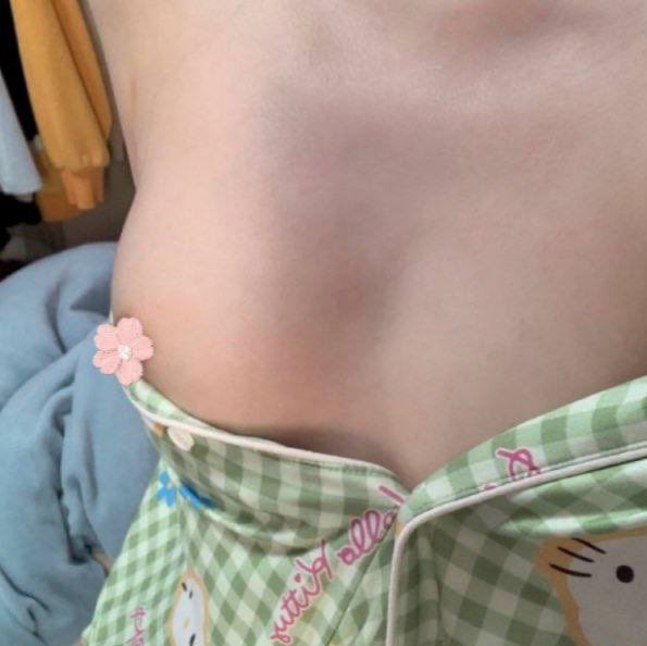 nbcqz174's tweet photo. 小荷才露尖尖角。虽然看起来很贫穷，但肯定会有人喜欢热爱的吧  #贫乳 #女高 #母狗 https://t.co/74BW2DE46u