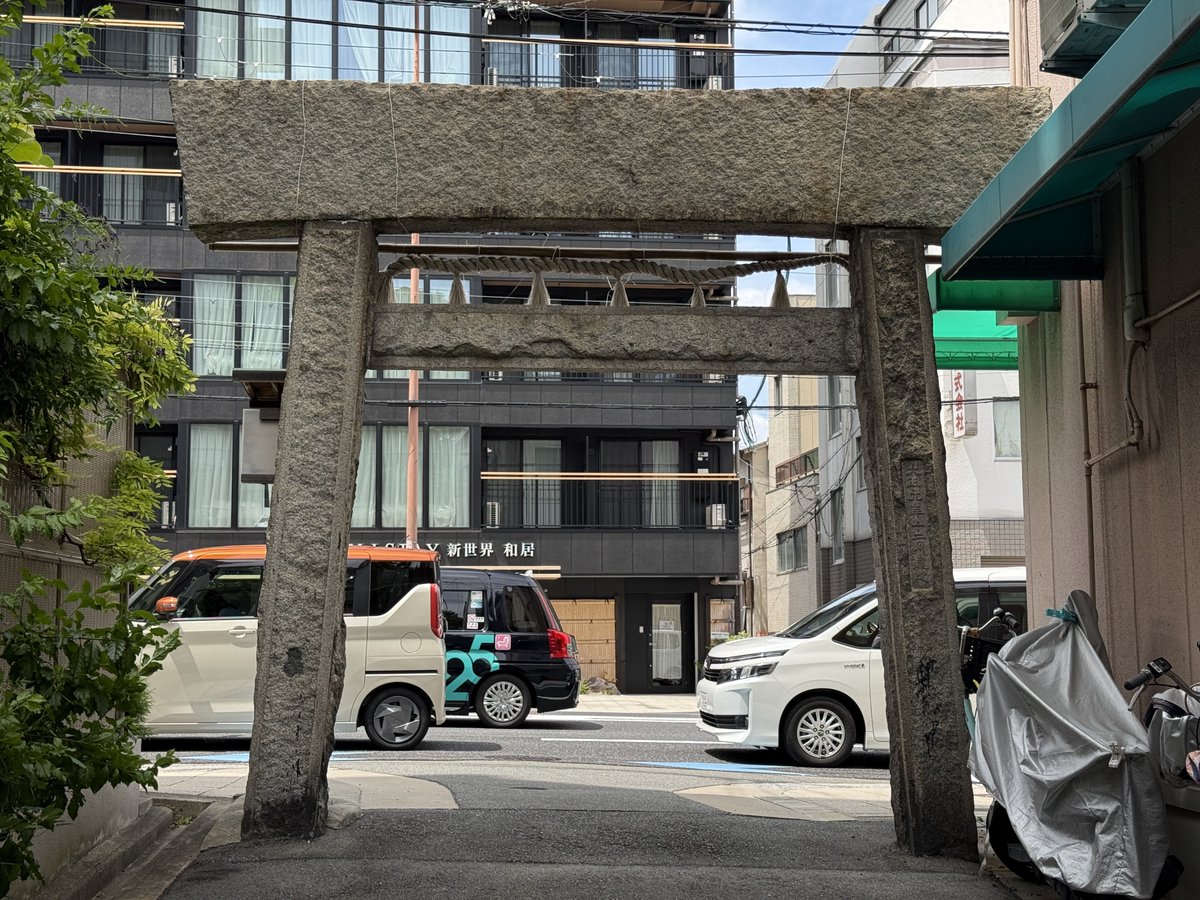 nepio100's tweet photo. 石鳥居の笠置がデカい！ナニコレ⁉️ https://t.co/pTqz92gO0Q